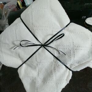 NWOT! THRESHOLD! WHITE ON WHITE DIAMOND TEXTURED WOVEN COTTON SHOWER CURTAIN!